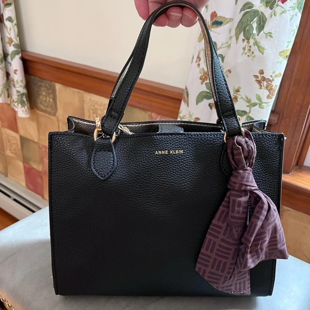 Anne Klein 👜 Black Handbag/ ShoulderCrossbody and Wristlet  2 piece SET!! - Picture 2 of 16